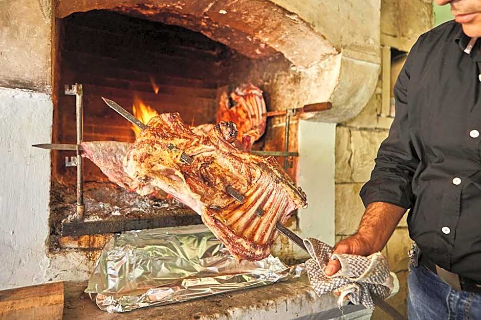 Arolithos Traditional Village Hotel