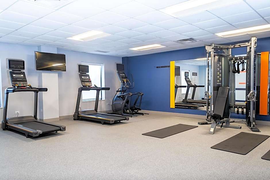 Hampton Inn & Suites Addison