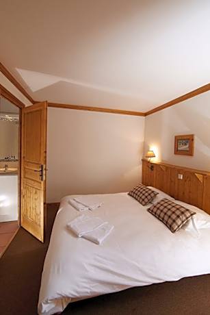 Four-Bedroom Apartment (10 Adults)