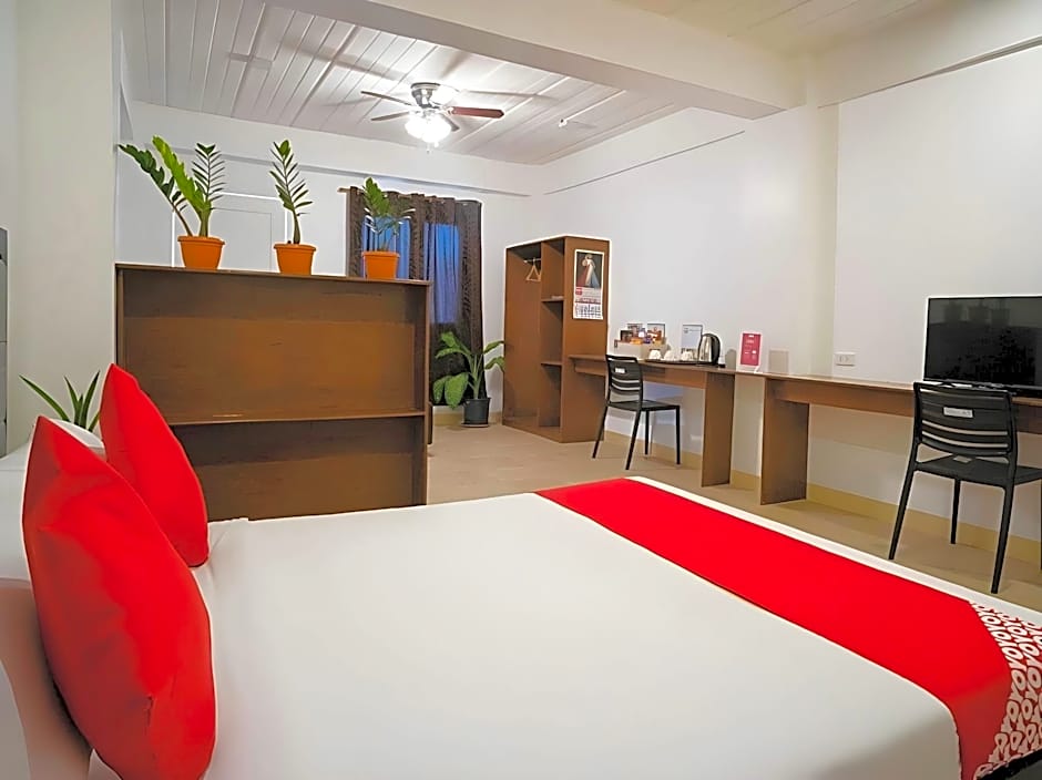 OYO 150 Davao Airport View Hotel