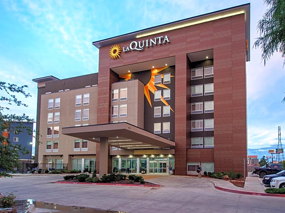 La Quinta Inn & Suites by Wyndham Oklahoma City Airport