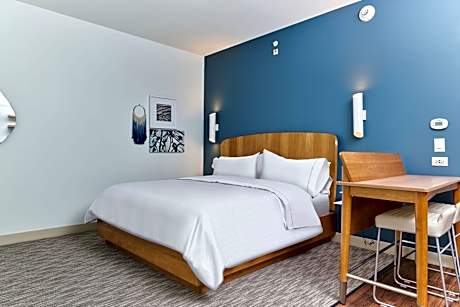 King Studio with Sofa Bed - Hearing Accessible