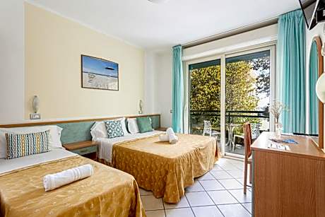 Hotel Gadames - Lunch on the Beach