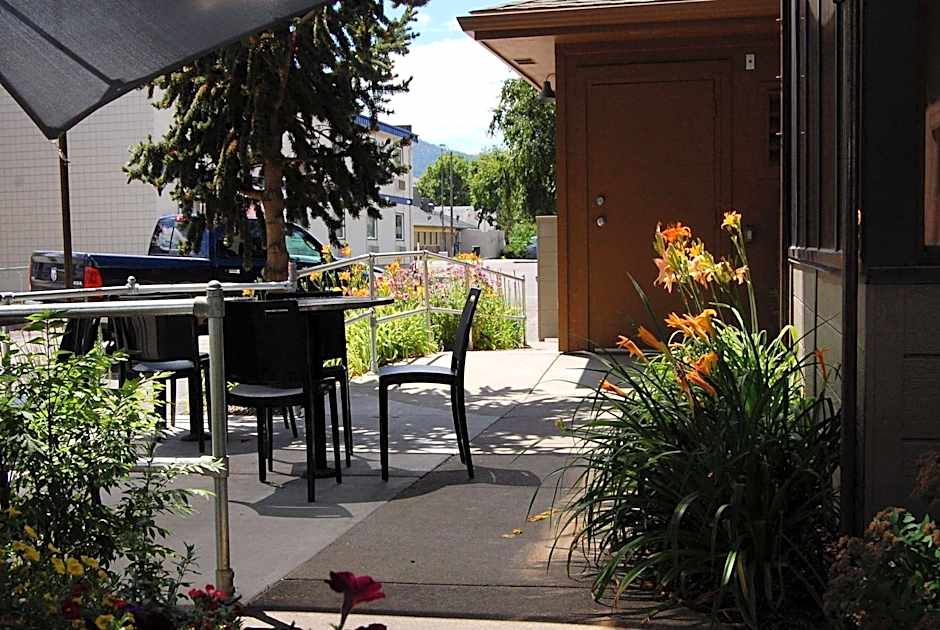 Days Inn and Suites by Wyndham Downtown Missoula-University