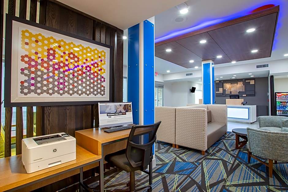 Holiday Inn Express And Suites Deland South By IHG