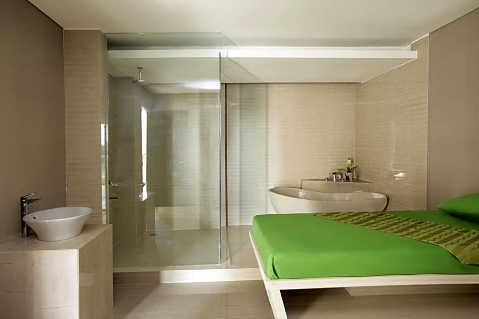 Aston Bellevue Radio Dalam