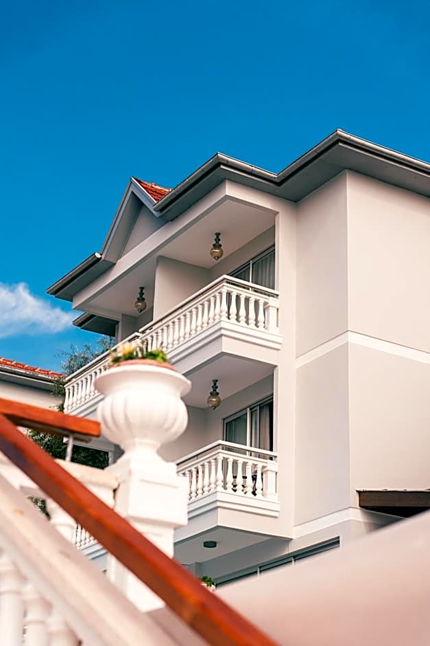 Sunny Hill Alya Hotel