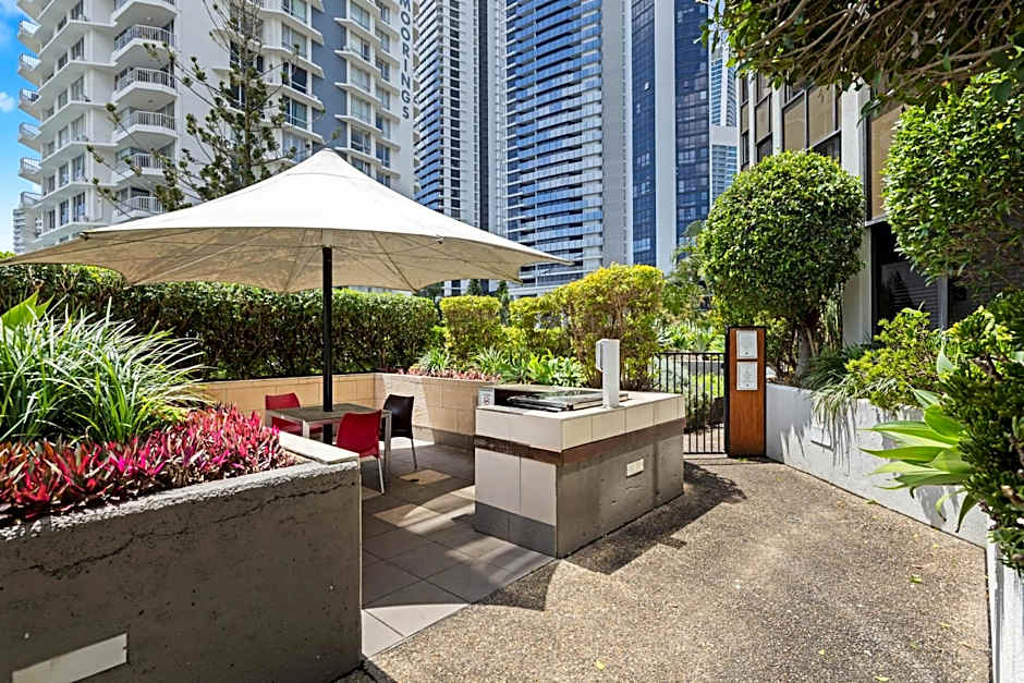 Tiki Hotel Apartments Surfers Paradise