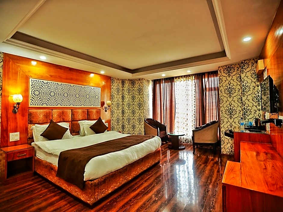 Hotel The Montreal Near by Dal Lake