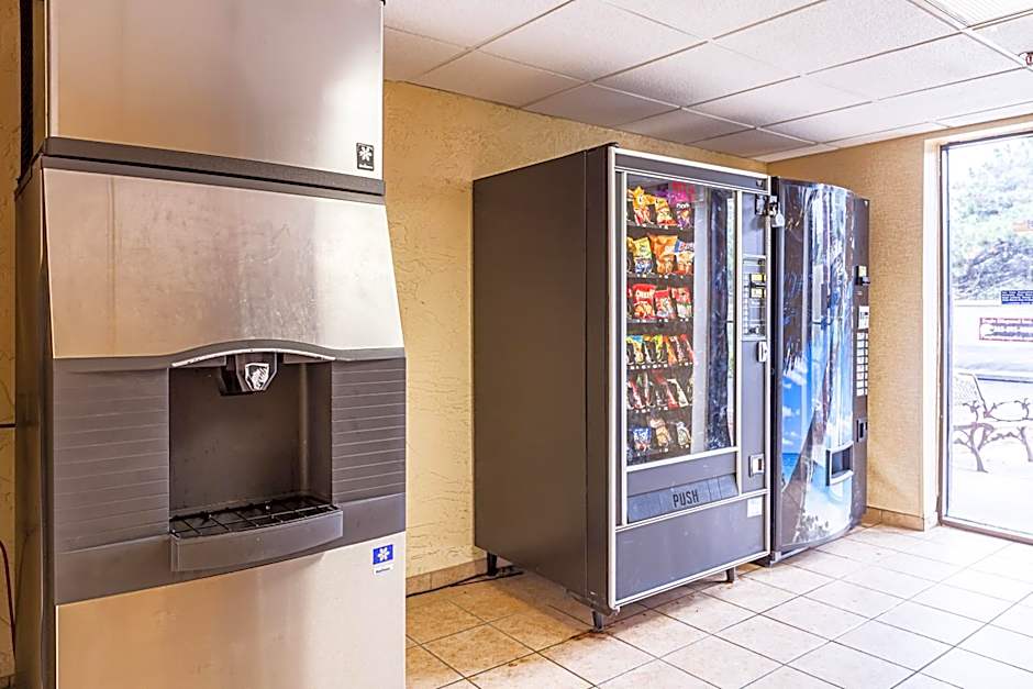 Motel 6-Milwaukee, WI - Glendale