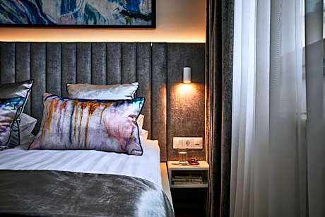 Deluxe Two-Bedroom with 2 Bath