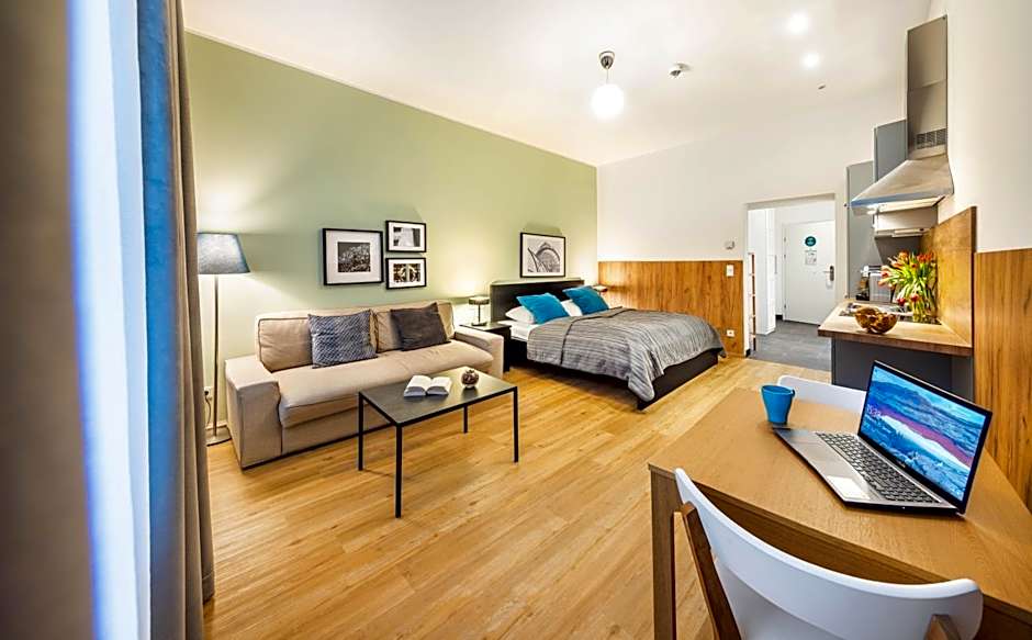 Jimmy's Apartments Emerald