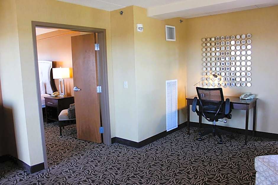 DoubleTree By Hilton Bay City Riverfront