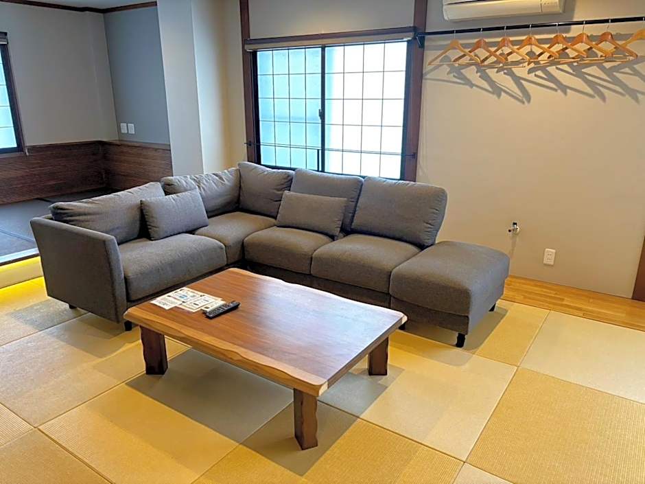 Nozawa Onsen Azegamikan