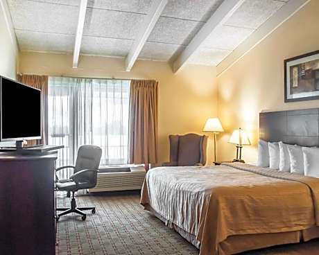 1 King Bed Nonsmoking