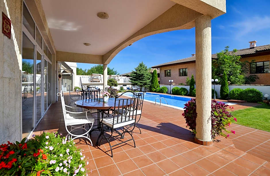 Alekta Hotel - Free Parking