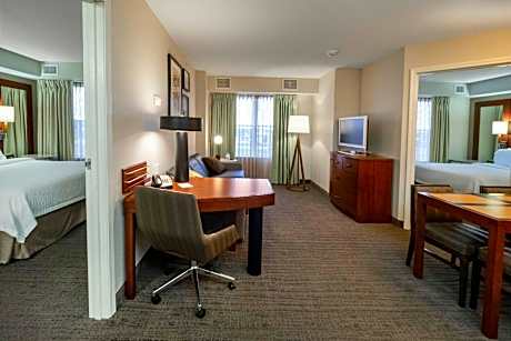 2 Bedroom Suite, Bedroom 1: 1 King, Bedroom 2: 1 Queen, Sofa bed