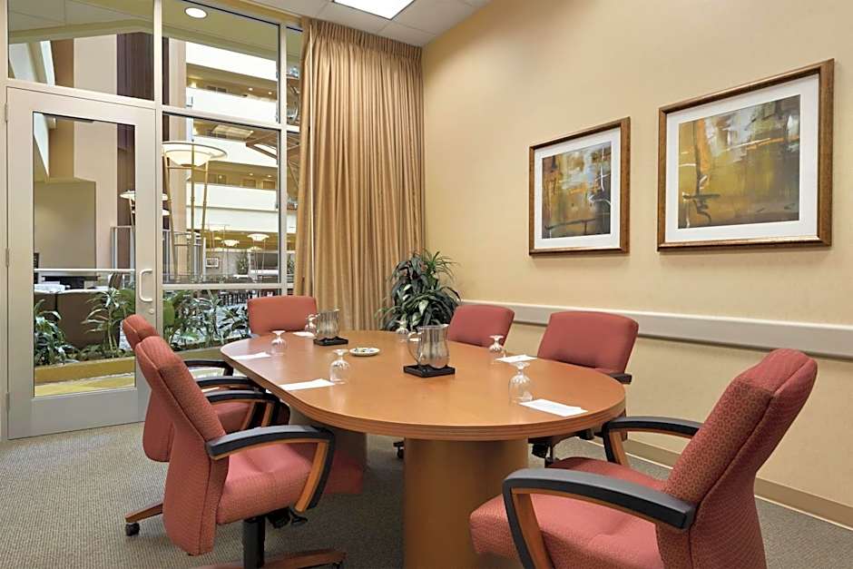 Embassy Suites By Hilton Omaha-La Vista Hotel & Conference Center