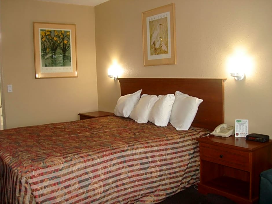 Bakersfield Inn & Suites