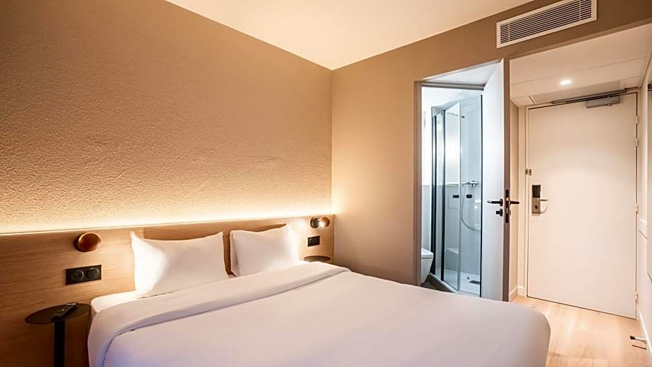 Premiere Classe Paris Ouest - Pont de Suresnes Hotel