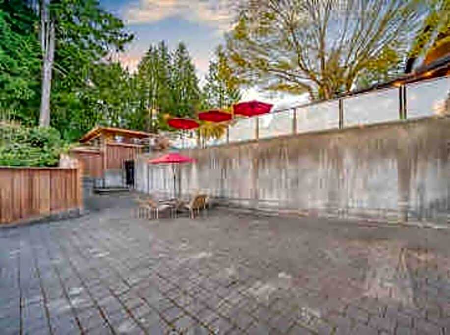 The Lions Self Contained Suite, Shared Pool, Hot Tub, Views