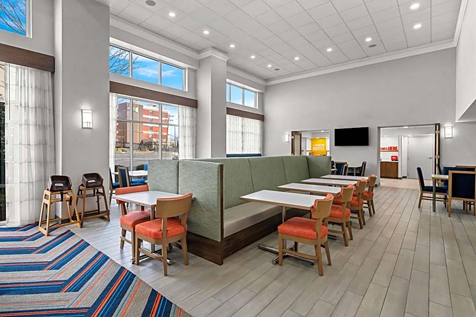 Hampton Inn By Hilton & Suites Charlotte-Airport