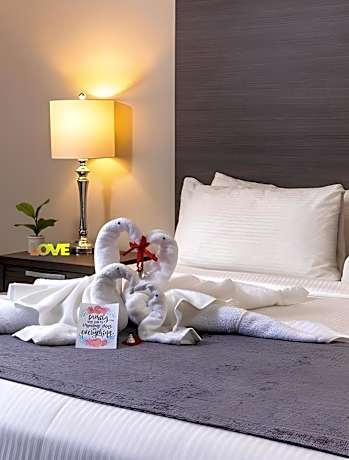 Superior King Room with Sofa Bed FAMK