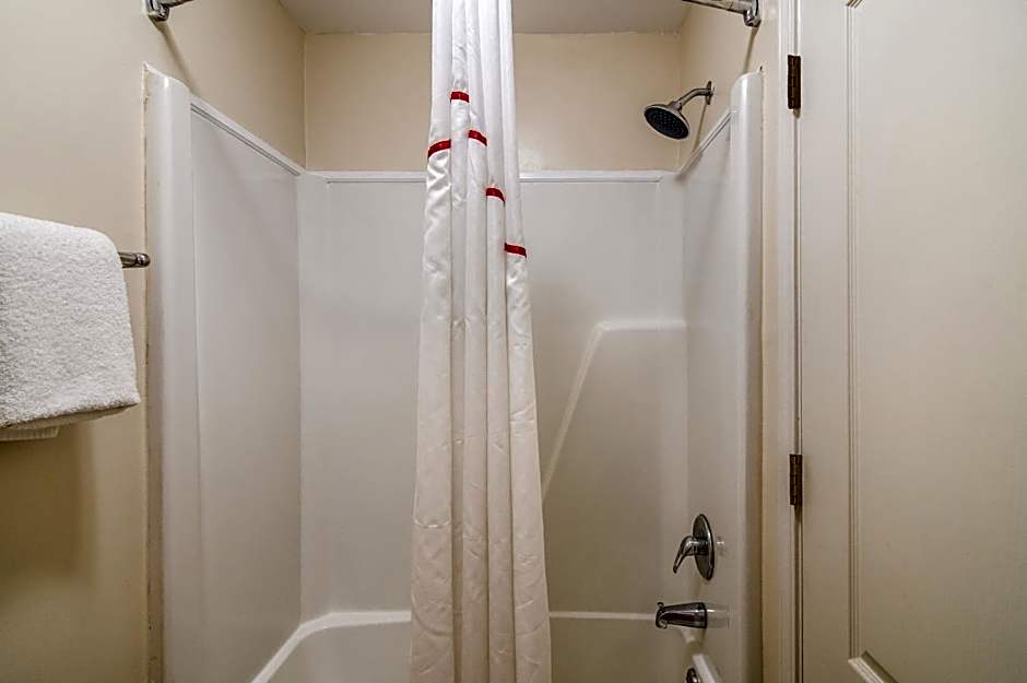 Red Roof Inn & Suites Pensacola East - Milton