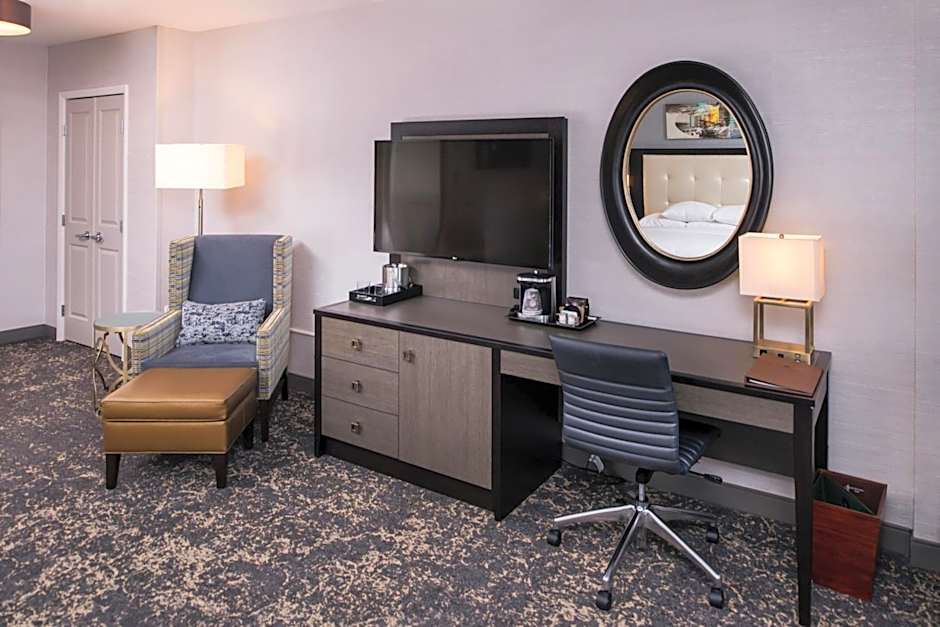 DoubleTree by Hilton Hotel Utica