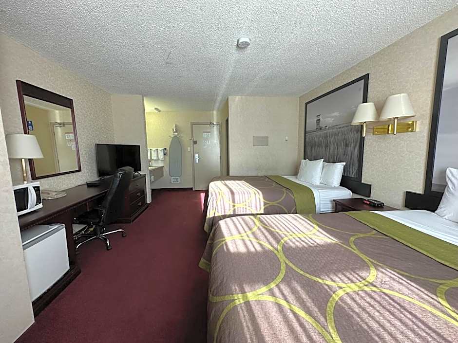 Super 8 by Wyndham Lethbridge