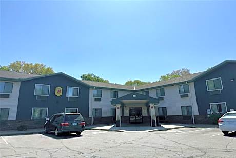 Super 8 by Wyndham Shakopee