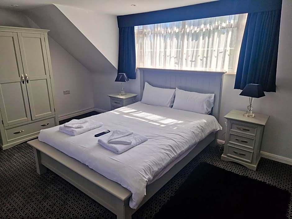 The Riverside House Hotel