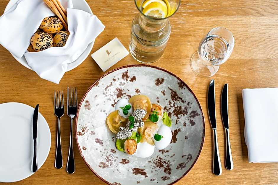 Heron Live Hotel Marina & SPA