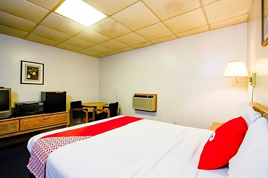 OYO Hotel Chapmanville Inn, WV - Hwy 119