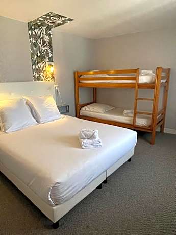 Deluxe Double Room (2 Adults + 1 Child)