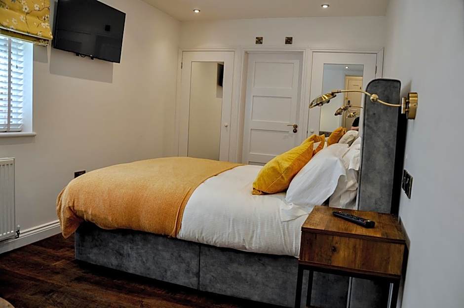 Upstairs at 33 - Self check in boutique accommodation in Worcester Centre