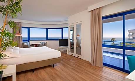 Deluxe Superior Sea View Triple Room