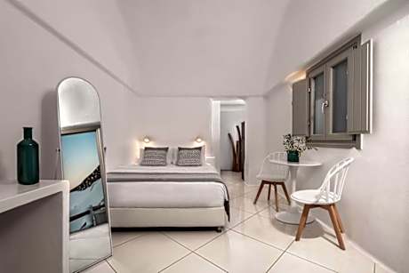 Premium Cave Suite with Caldera & Sea View