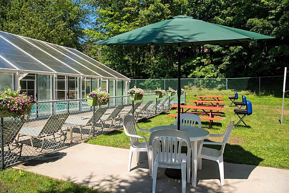 Americas Best Value Inn & Suites Lake George