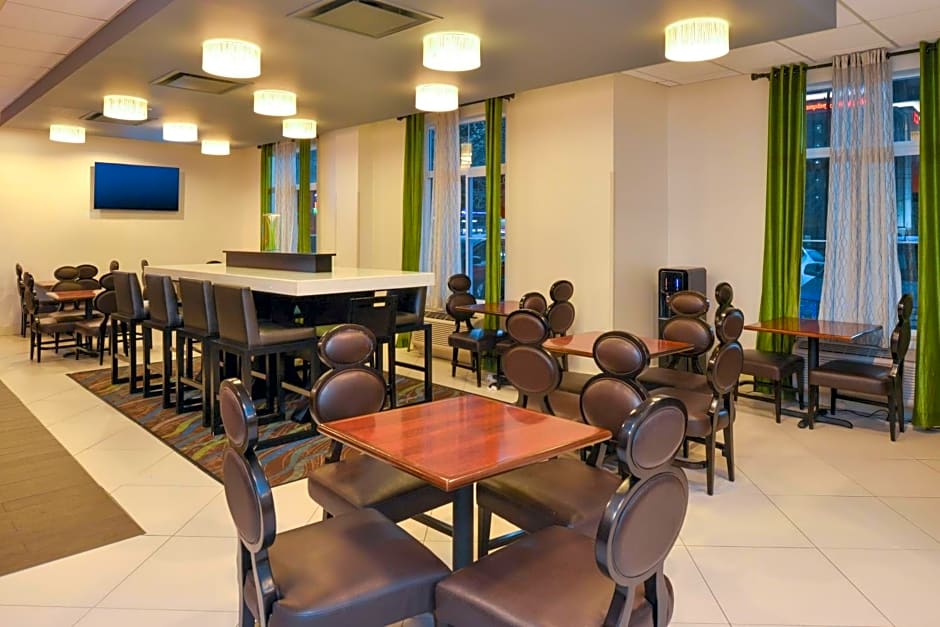Country Inn & Suites by Radisson, Nashville Airport, TN
