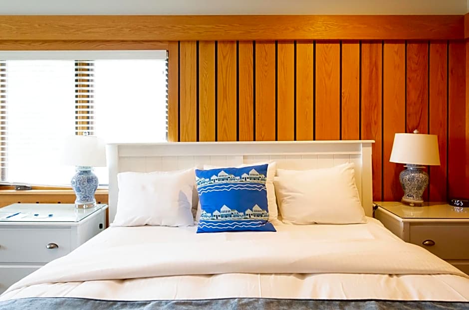 The Leland Lodge