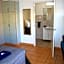 Central Motel Gin Gin