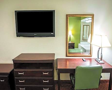 1 King Bed, Nonsmoking