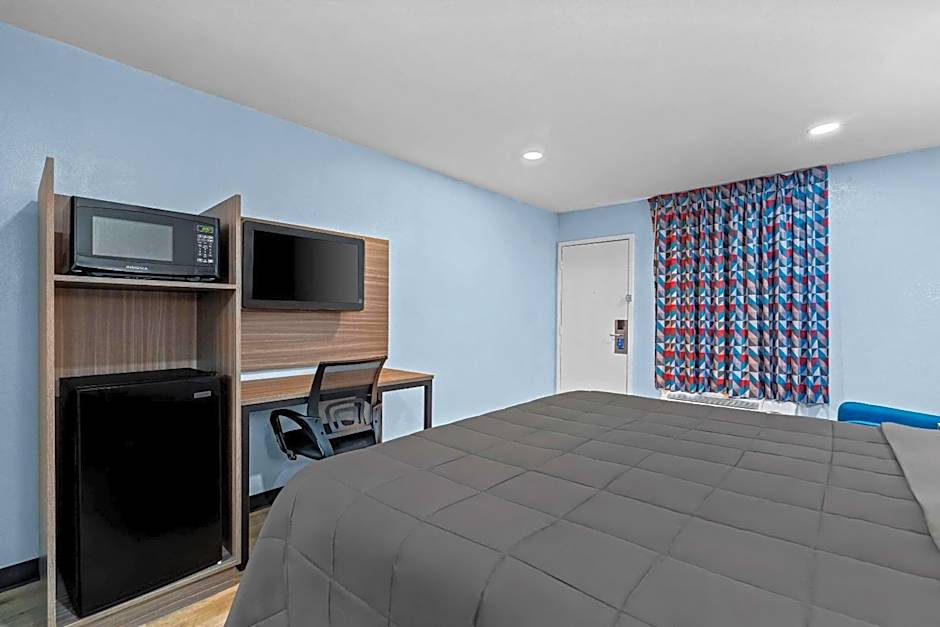 Rodeway Inn & Suites Brookhaven
