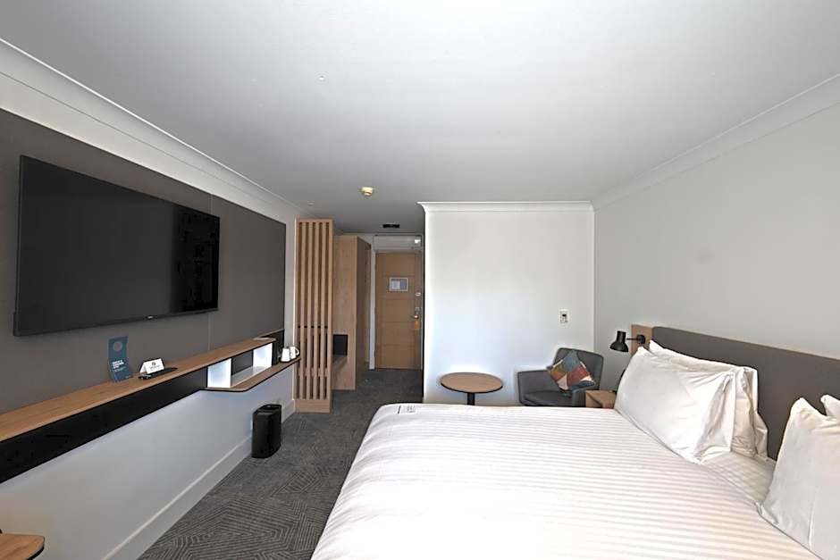 Holiday Inn Cardiff - North M4 By IHG