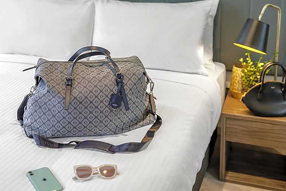 Brady Apartment Hotel Hardware Lane