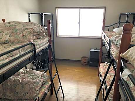 Single Bed in Mixed Dormitory Room