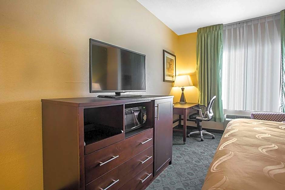 Quality Inn & Suites Bloomington I-55 and I-74