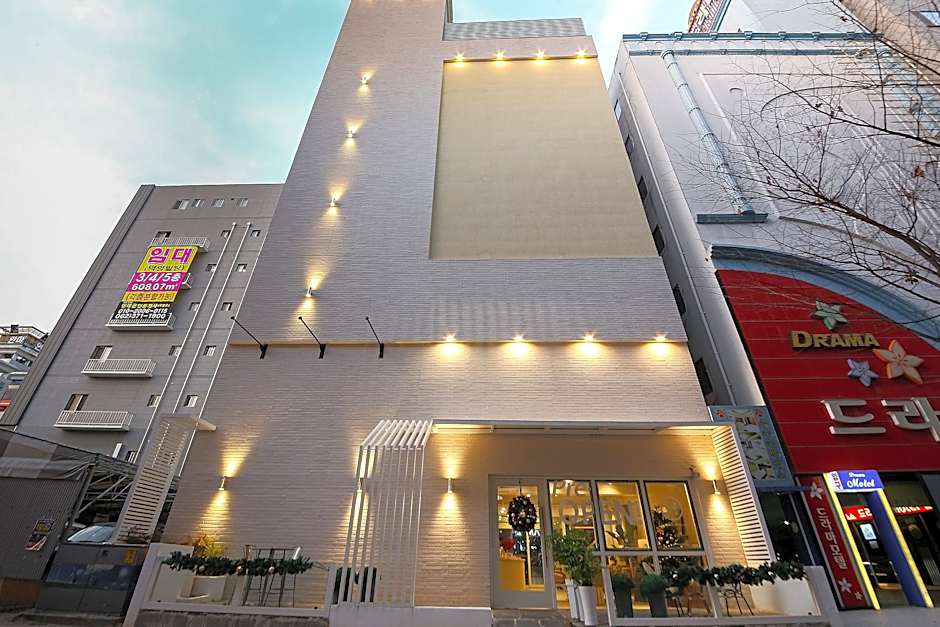 Gwangju Sangmu W Lounge Hotel