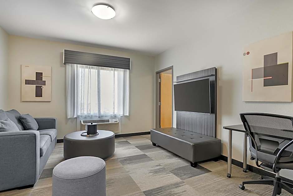 Best Western Plus Airport Inn & Suites